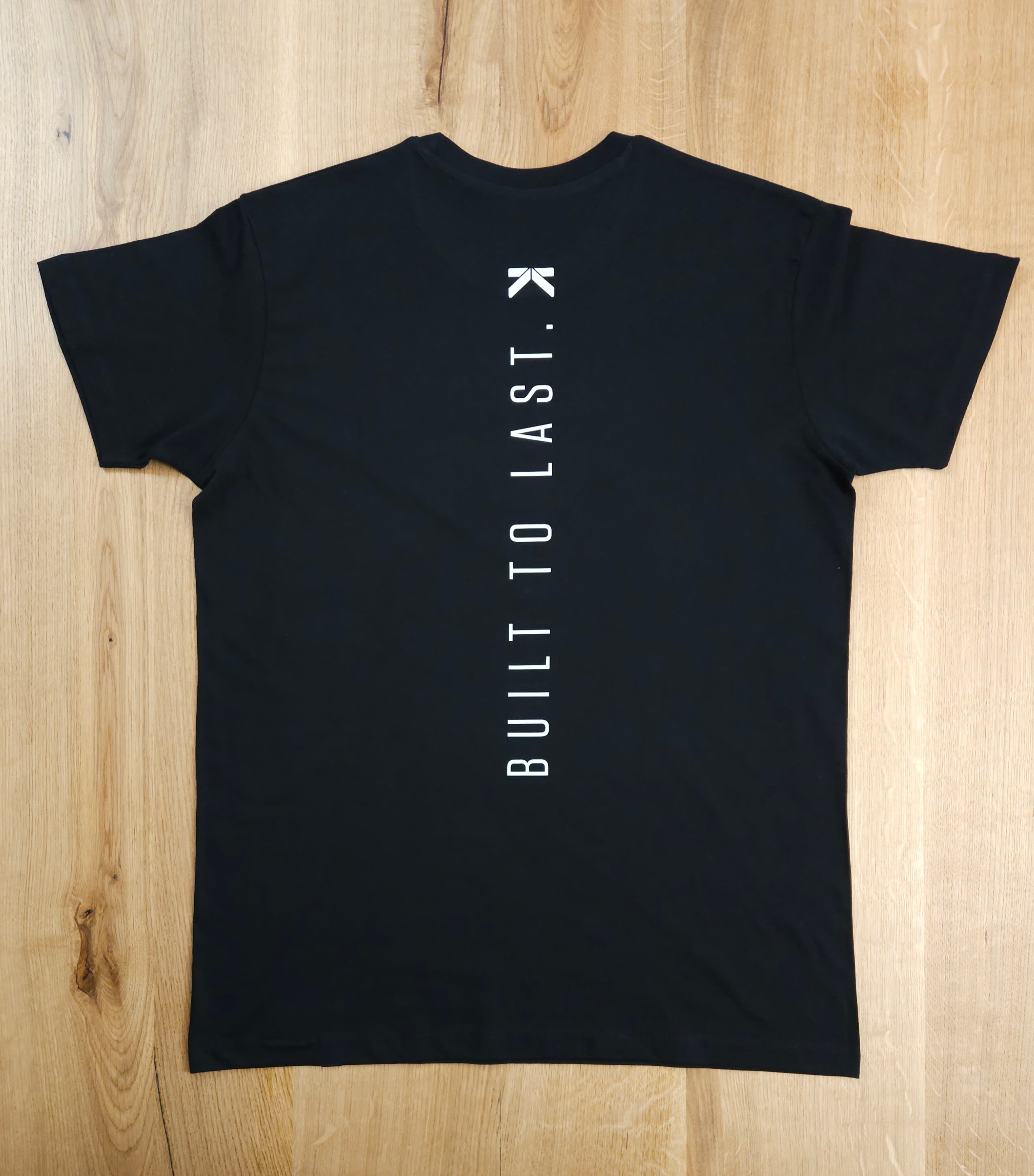 T-shirt "Built to last"